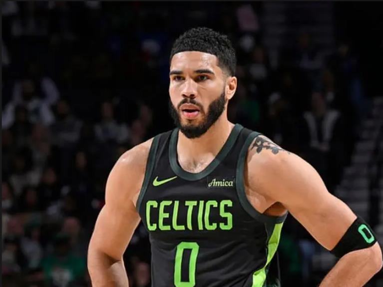 BB-塔图姆连续十五场比赛得分超过反败为胜，曼联不断突破！引发球迷热议-BB