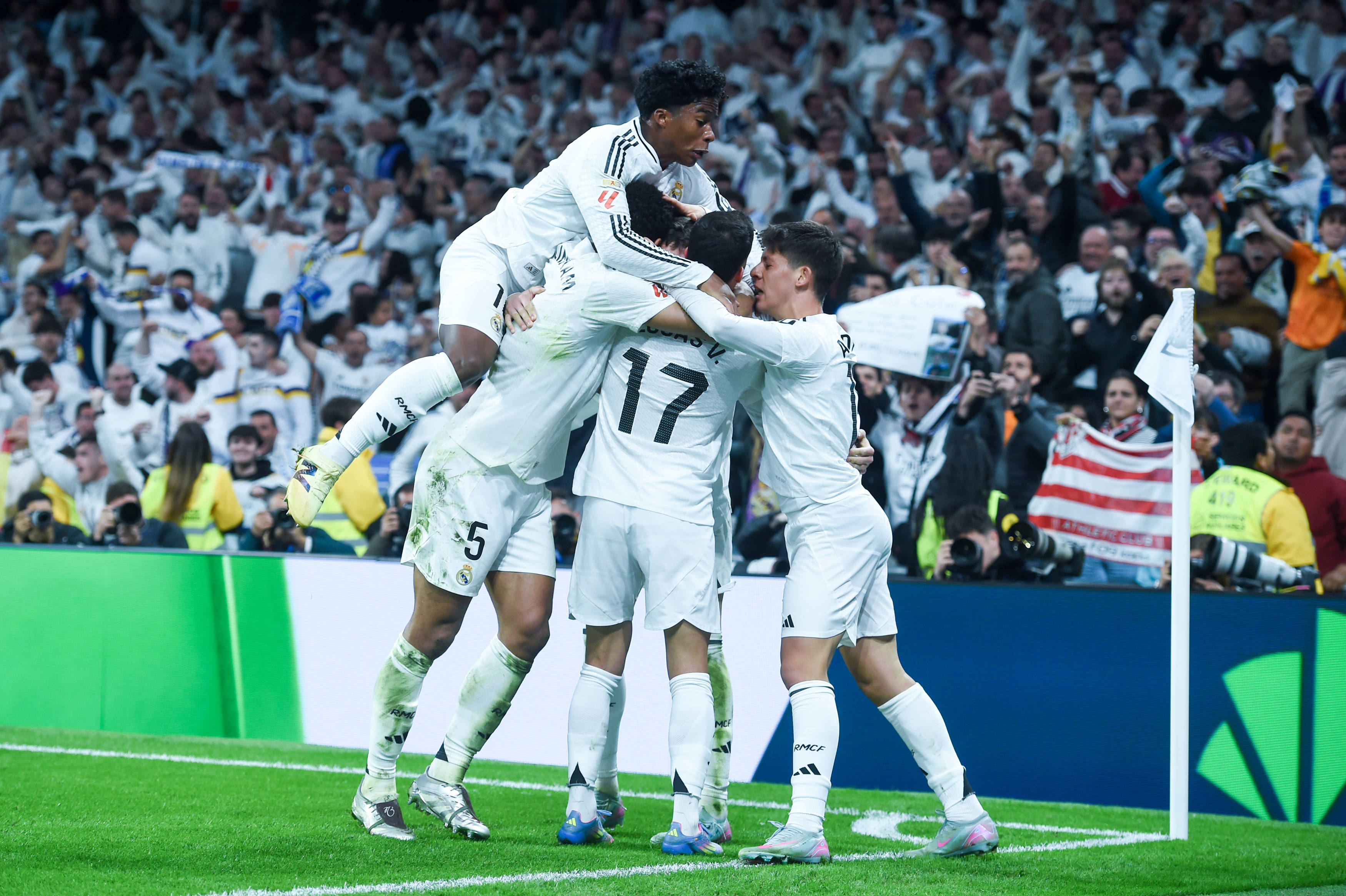 BB体育-清晨毕尔巴鄂竞技强势反弹蒂姆在皇家马德里比赛中惊艳表现，现场解说直呼：布莱顿队长鼓劲备战葡超-BB体育